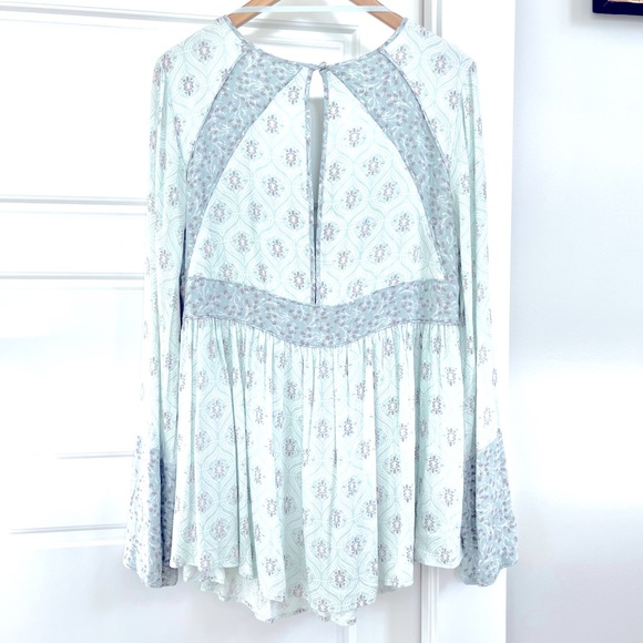 Free People Rolling Hills Print Bell Sleeve Boho Tunic in Green Comb (Medium) - Picture 4 of 8